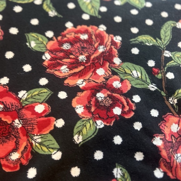Lularoe Black White Polka Dots Red Roses Carly Swing Dress Medium High Low Hem - Picture 5 of 7